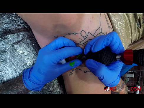 ❤️ An hottie thar a bheith tattooed Sully Savage fuair tattoo ar a clitoris ☑ Porn uainn ga.ixiporn.ru ❌❤