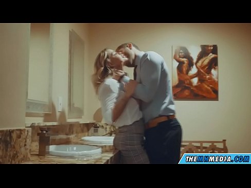❤️ Nuair a mheallann blonde busty tú i seomra scíthe poiblí ☑ Porn uainn ga.ixiporn.ru ❌❤